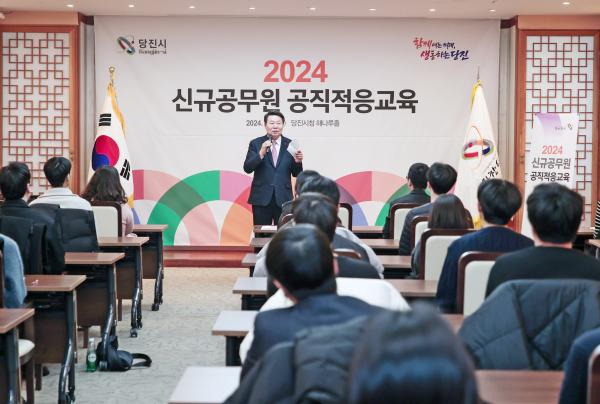 지난 1일, 신규공무원 공직 적응 교육을 진행하고 있는 오성환 시장