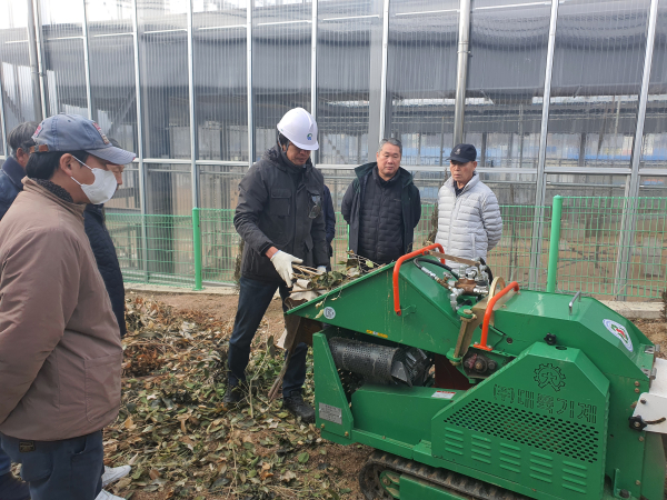 사본 -5일 (홍성군 탄소중립 실현 ‘앞장’ 영농부산물 파쇄 무상지원) 2