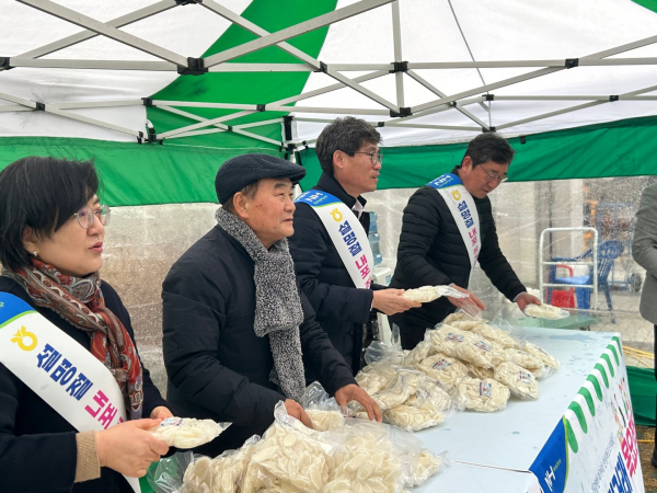 충남세종농협, 설맞이 내포 직거래장터 운영 모습