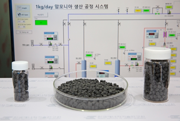 저압 암모니아 합성 펠릿 촉매