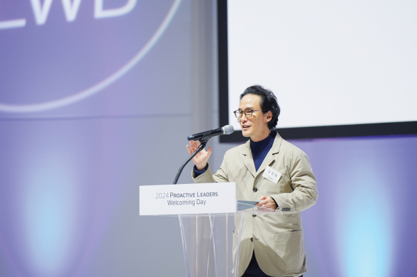 ‘신입사원 환영회’에서 축사하는 조현범 회장