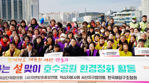 8일 진행된 중앙호수공원과 석남천 주변 환경정화활동 단체사진