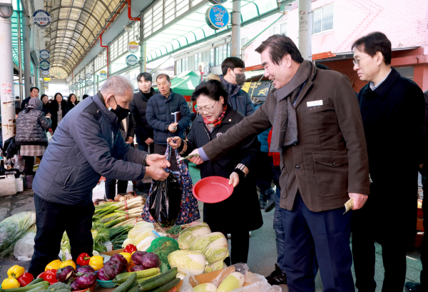 김동일시장, 전통시장 방문 모습