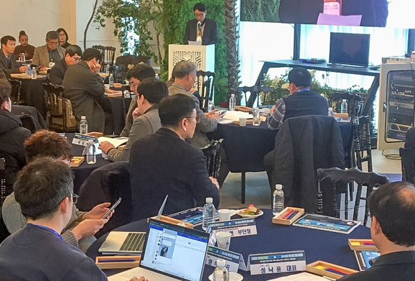 한남대 로봇사업단 신윤식 단장이 개회사를 하고 있다.