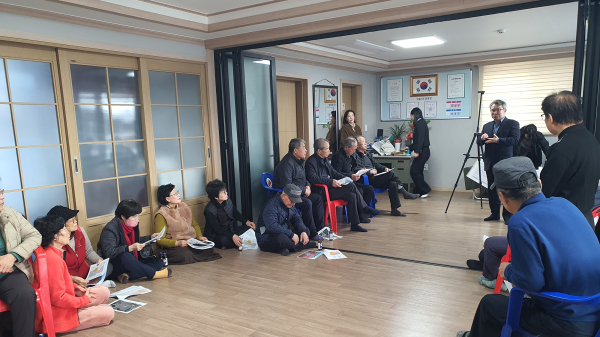 지난 27일 덕송1리 마을회관에서 진행된 주민설명회 개최 모습
