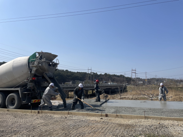 3월 지역개발사업 일환으로 해미면 농로포장공사가 진행 중이다.
