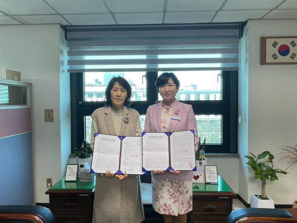 왼쪽부터 아라상담연구소 정현주 대표, 체육예술건강과장 김희정