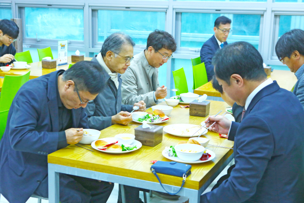 한남대 이승철 총장, 2024 천원의 아침밥 오프닝 행사 모습