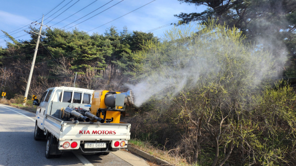 지난 2일 해미면 동암리 일원에서 진행된 차량연무 소독 모습
