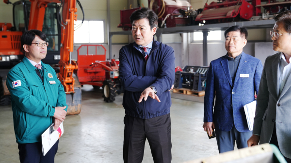 지난 4일 홍순광 부시장과 관계 공무원이 주요 영농시설 13곳을 현장 점검했다.