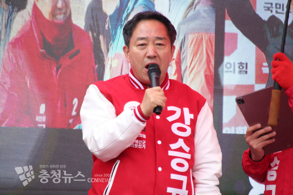 강승규 국민의힘 후보는 홍성군과 예산군에서 출정식을 가졌다/사진 권상재 기자<br>