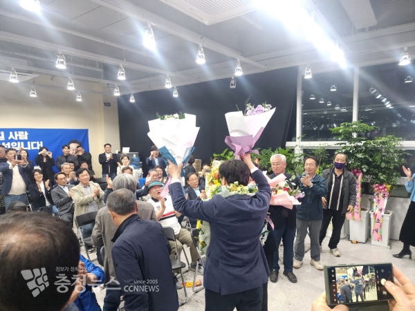 황명선 당선인 캠프 모습