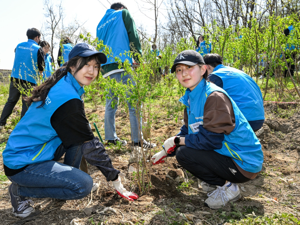 KT&G복지재단 북한산 나무심기 활동 사진