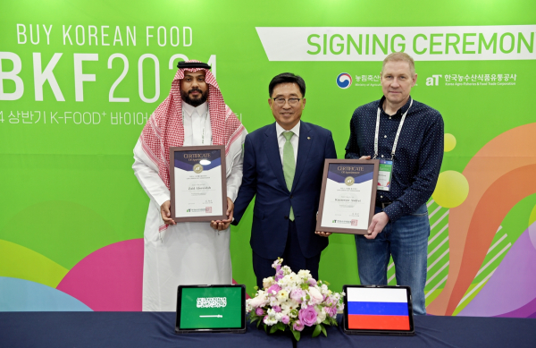 러시아·사우디 바이어 ‘저탄소 식생활 홍보대사’ 위촉식 모습
