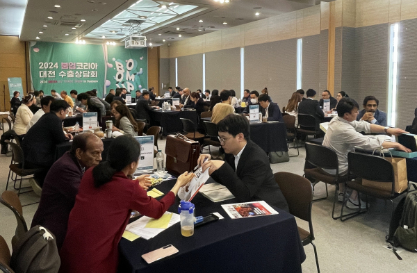 2024 붐업코리아 대전 수출상담회 현장상담 모습