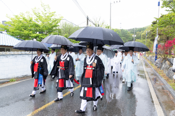대장승 건강걷기 퍼레이드 진행 모습