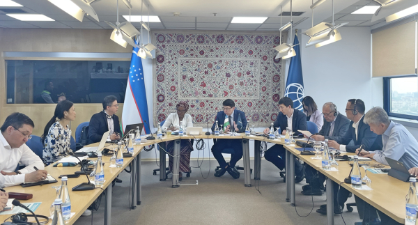 한국수자원공사(사진 왼쪽 두 번째, 세 번째)는 4월 22일 우즈베키스탄 타슈켄트시(市) 현지에서 ‘우즈베키스탄 상하수도 교육기관 구축을 위한 기본구상안’ 수립 성과발표회를 개최했다.