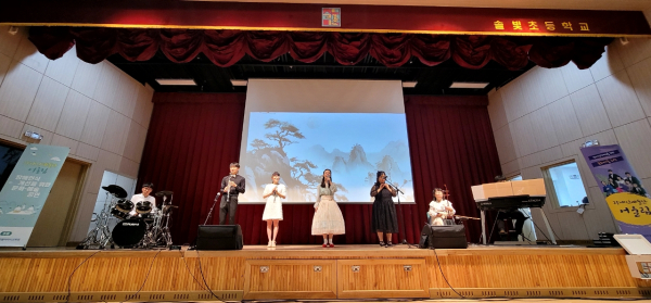 중증 장애인 예술단 ‘어울림’ 찾아가는 공연 모습