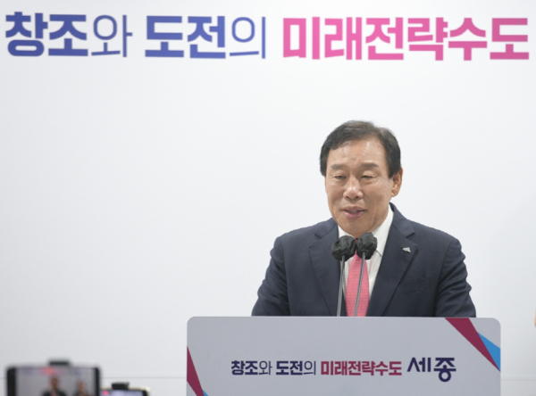 브리핑 하는 최민호 세종시장&nbsp;