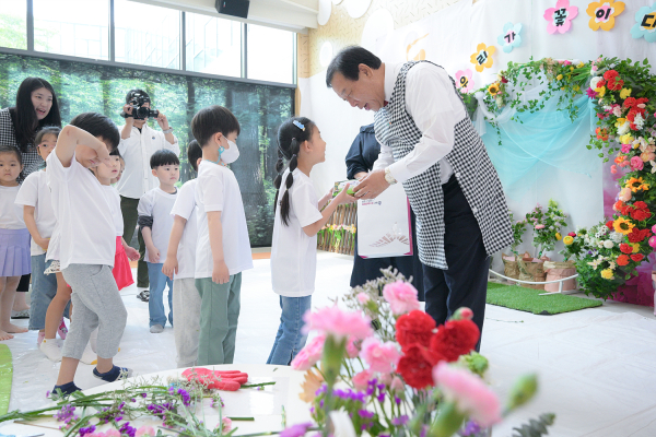 최민호 시장 충녕어린이집 방문 모습