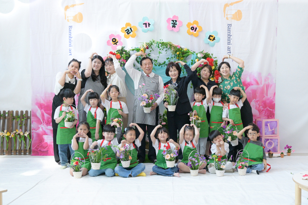 최민호 시장 충녕어린이집 방문 기념사진