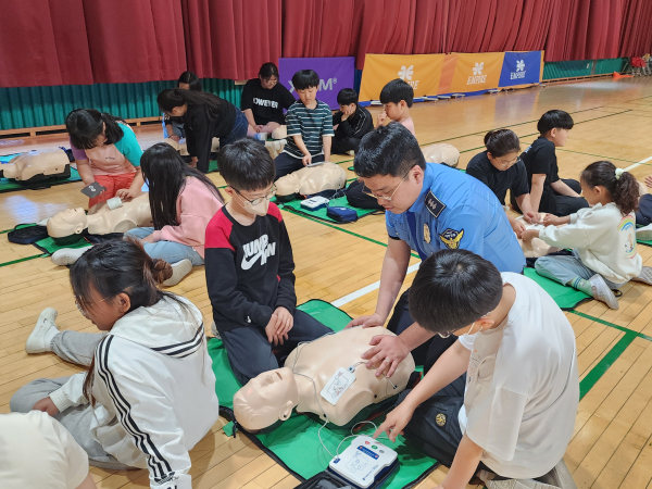 '학교로 찾아가는 수상 안전교육' 진행 모습