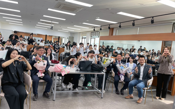 제1회 코리아 뷰티 페스티벌(Nail 대회)에서 국회의원상 등 수상 기념사진