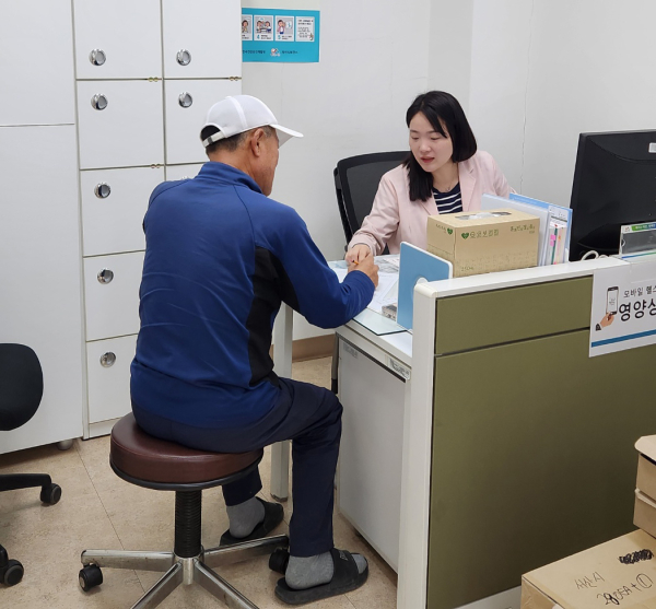 지난 7일 서산시보건소 2층 통합건강상담실에서 모바일헬스케어 2기 서비스 시작을 위해 건강검진이 진행되고 있다.