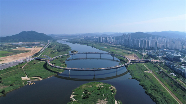 드론으로 촬영한 세종시 이응다리 전경