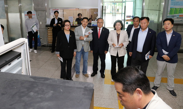 행복위, 2024년 예산안 심사 중 현장방문 (서산국민체육센터 실내수영장 구입 예정지)