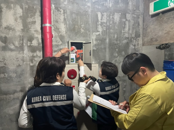 지난 23일 민방위 대피시설 합동점검반이 관내 민방위 대피시설 현장 점검 모습
