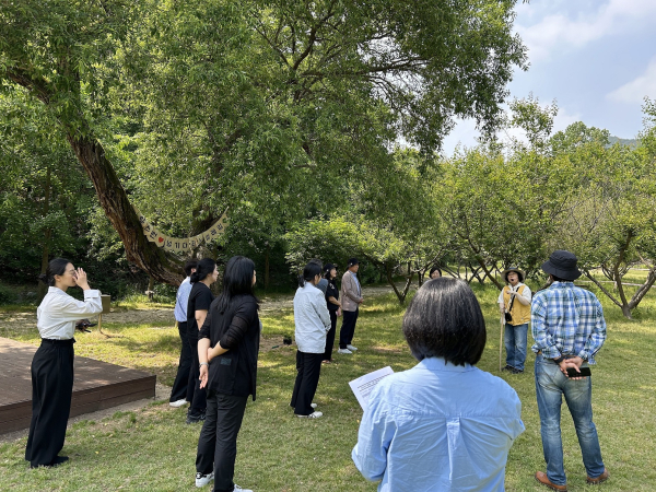 현장점검단이 점검시연을 하고 있는 사진