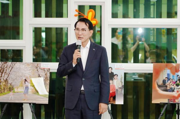 서산시청 구내식당에서 27일 개최된 제1회 행복한 가족사진전