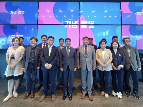 ‘지방시대 선도를 위한 균형발전 정책세미나’ 개최 단체사진