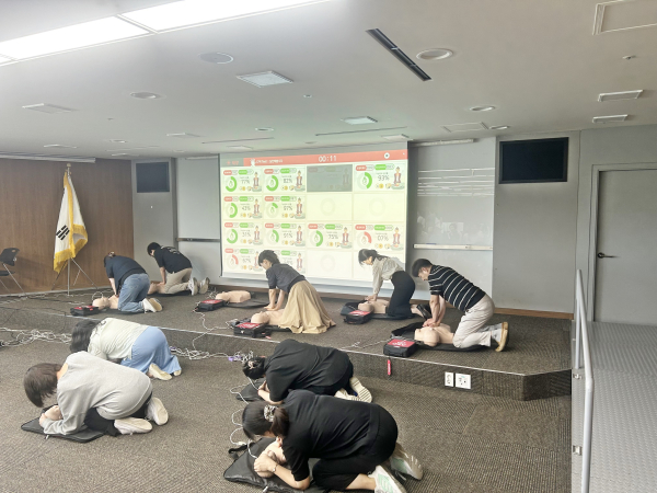 어린이 이용시설 종사자 안전교육 진행 모습