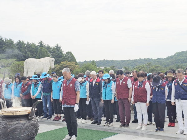 대전·충남재향군인회, 국립대전현충원 참배 모습