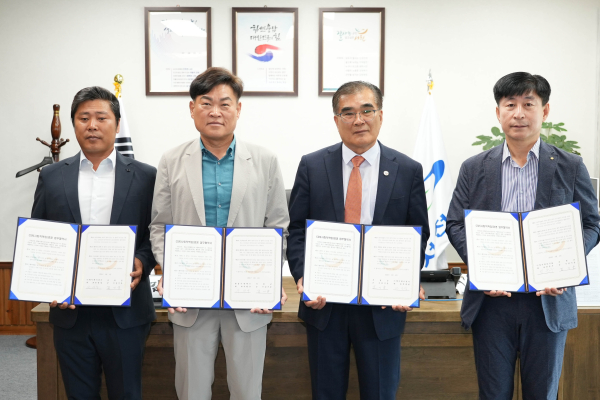 왼쪽부터 (주)제이케이전기, 한울이엔텍(주), 김기웅 서천군수, (주)영우정보기술