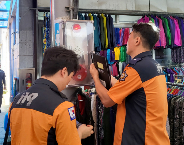 태안소방서·전기안전공사 관계자 등과 3개 전통시장 찾아 점검 모습