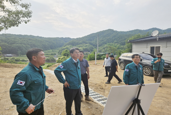 김돈곤 청양군수, 여름철 대비 수해복구사업장 현장점검 모습