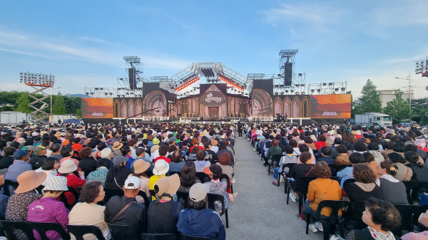 지난 11일, 해미국제성지 앞 청년광장에서 개최된 열린 음악회 개최 모습