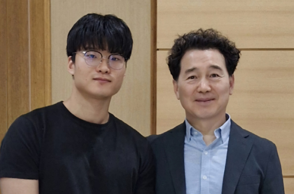 (왼쪽)박재웅 학생, 손창규 교수