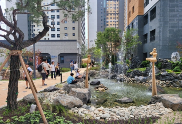 대전 동구의 랜드마크 천동3구역 리더스시티 4BL  외부 조경시설 모습