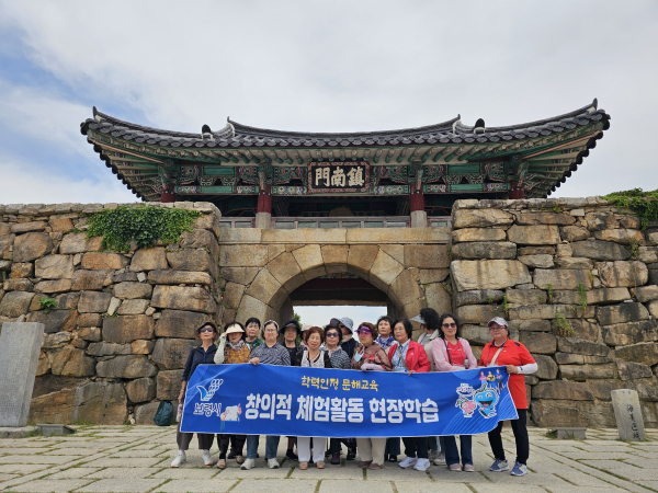 20일, 보령시 초등·중학 학력인정 문해교육 학습자 현장학습 단체사진