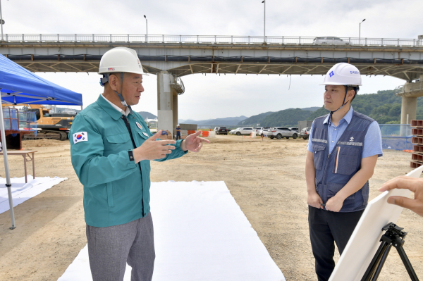 최원철 공주시장, 우기 대비 대규모 공사현장 집중점검 모습