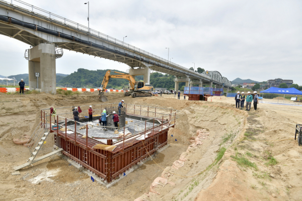 최원철 공주시장, 우기 대비 대규모 공사현장 집중점검 모습