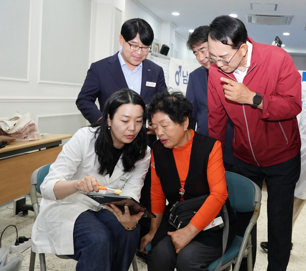 지난 20일 운산면에서 운영된 농촌 왕진버스