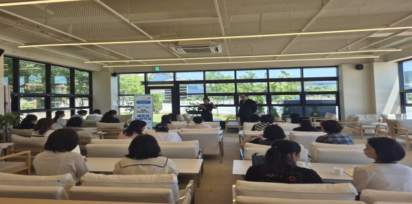 6월 18일, 어진동 라고바움에서 진행된 돌봄전담사 대상 연수 모습