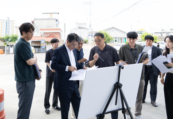 청양군 김돈곤 군수, 읍내3,4리 도시재생사업 현장 점검 모습