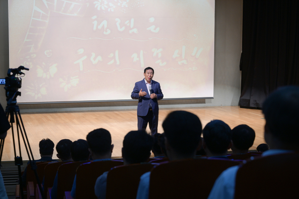 최민호 시장 24일  간부공무원 대상 청렴리더십 교육 모습