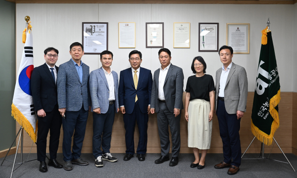 한국농수산식품유통공사-난양공대 변환경제연구센터 MOU 체결식